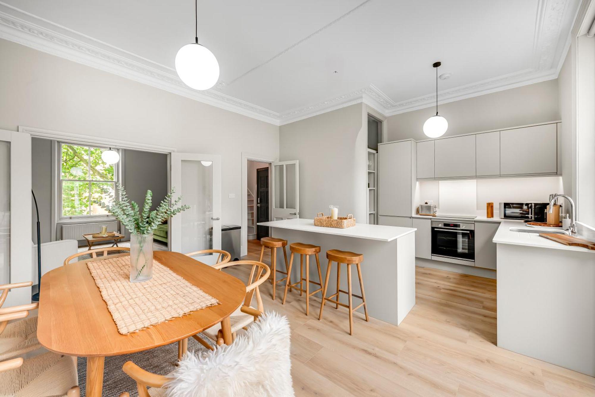 Luxury 3 Bed Apartment With Balcony In Kensington Olympia Лондон Экстерьер фото
