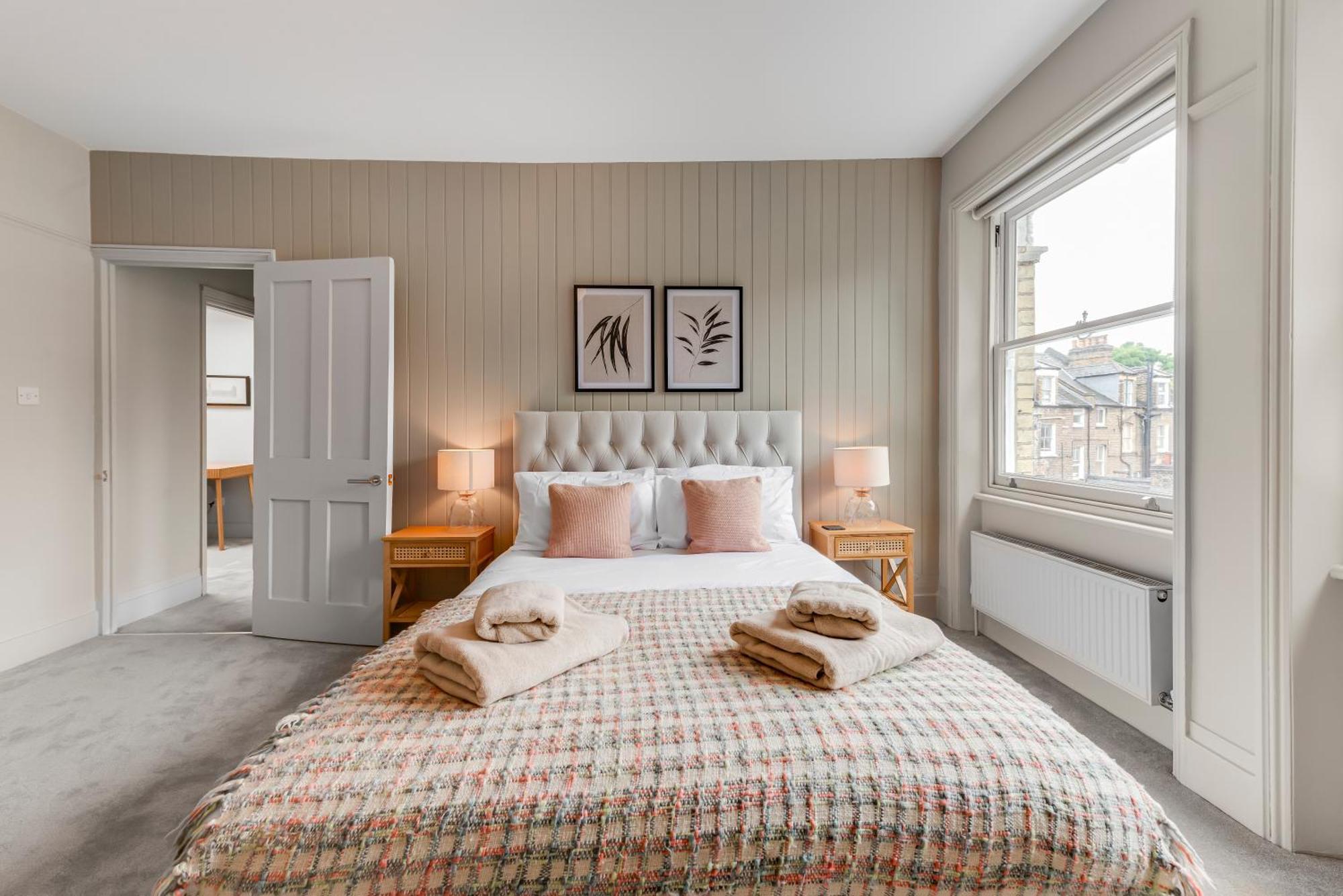 Luxury 3 Bed Apartment With Balcony In Kensington Olympia Лондон Экстерьер фото