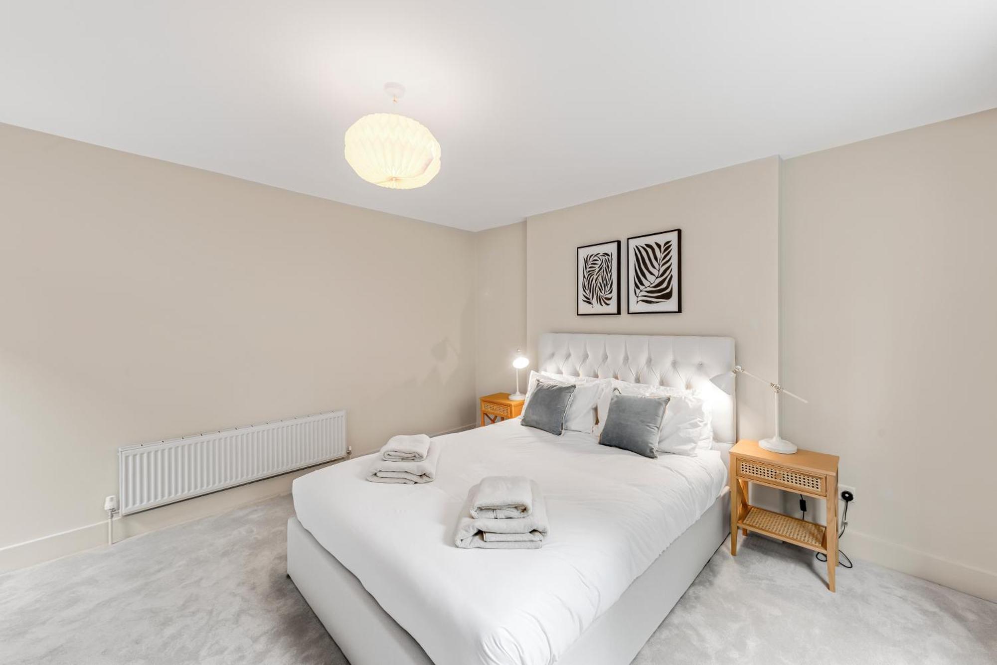 Luxury 3 Bed Apartment With Balcony In Kensington Olympia Лондон Экстерьер фото