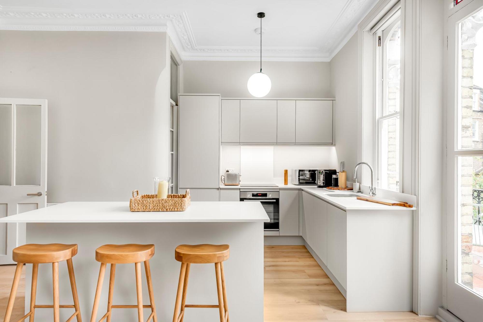 Luxury 3 Bed Apartment With Balcony In Kensington Olympia Лондон Экстерьер фото