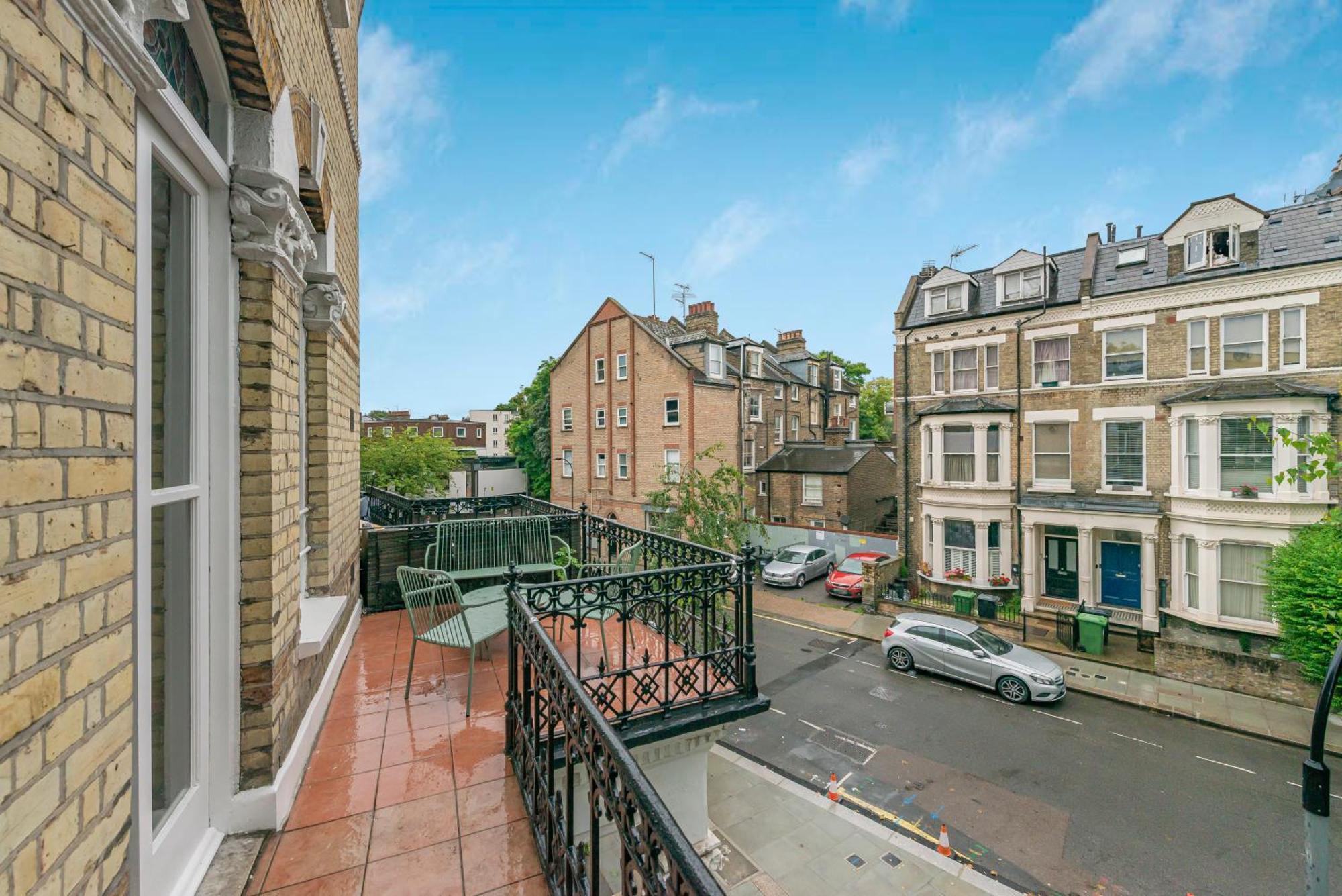 Luxury 3 Bed Apartment With Balcony In Kensington Olympia Лондон Экстерьер фото